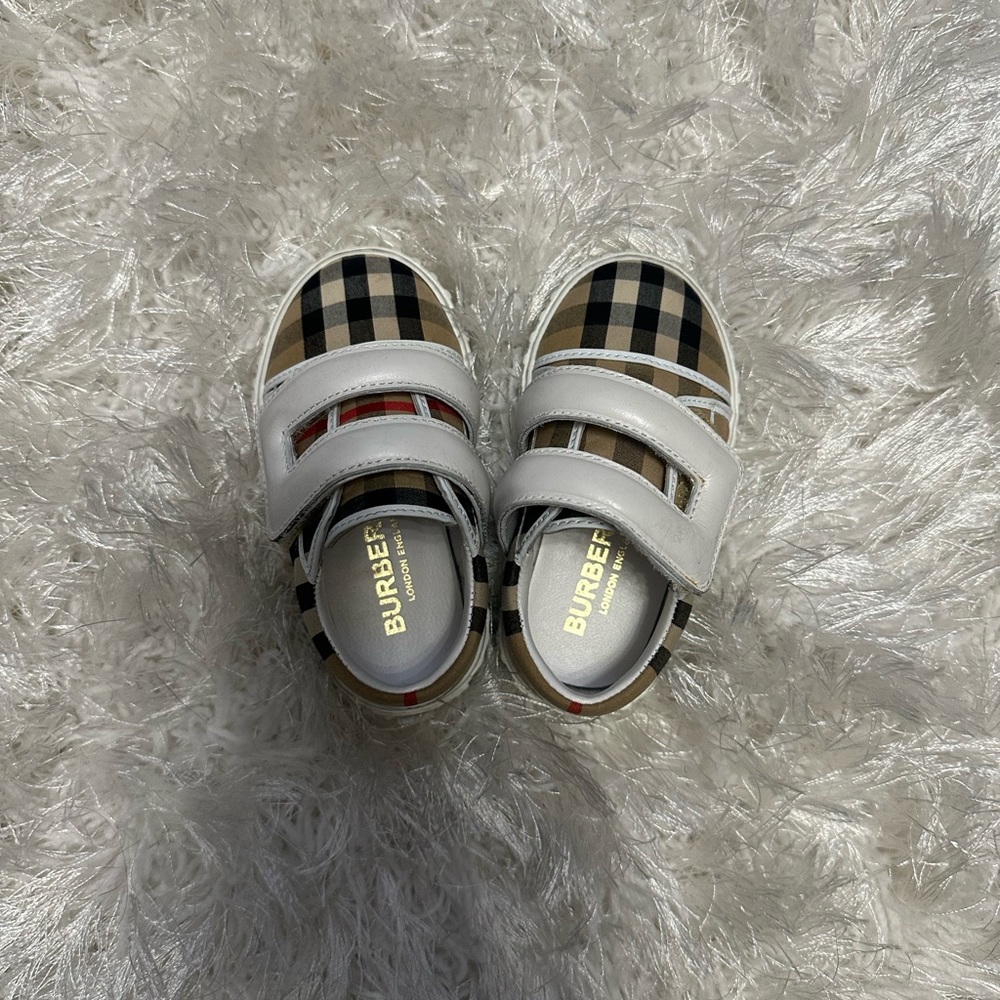 COPY - Baby Girl Burberry Sneakers Size 19 (US4)